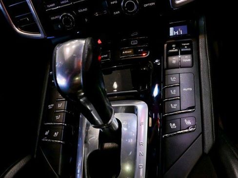 Used 2016 Porsche Cayenne image 41