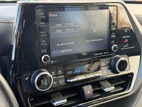 Used 2022 Toyota Highlander XLE image 14