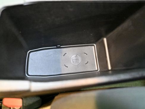 Used 2022 Chevrolet Bolt EUV LT w/ Comfort Package image 23