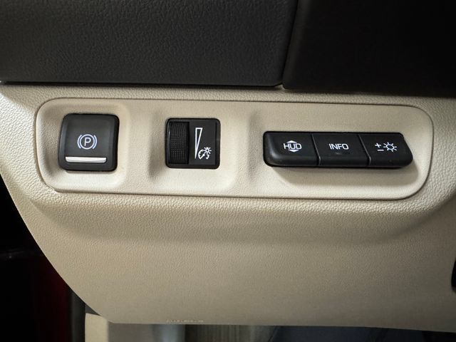 Used 2021 GMC Acadia Denali w/ Denali Technology Package FWD image 10