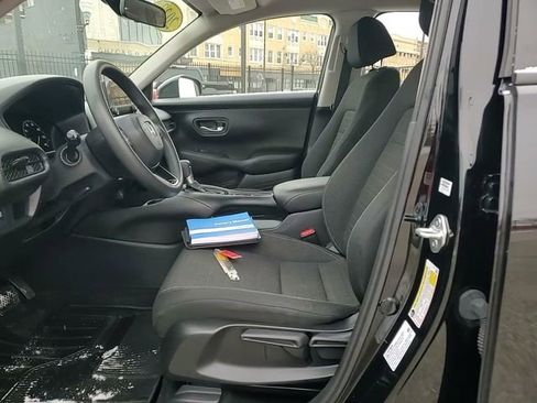 Used 2023 Honda HR-V LX image 12