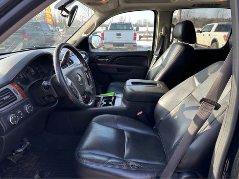 Used 2014 Chevrolet Suburban LTZ image 11