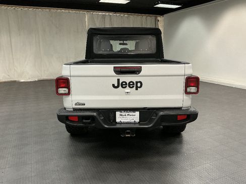 Used 2024 Jeep Gladiator Sport AWD/4WD image 4