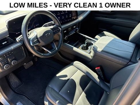 Used 2025 Chevrolet Suburban Z71 image 13