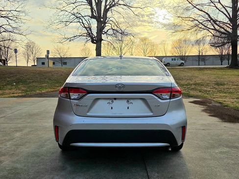 Used 2021 Toyota Corolla LE image 6
