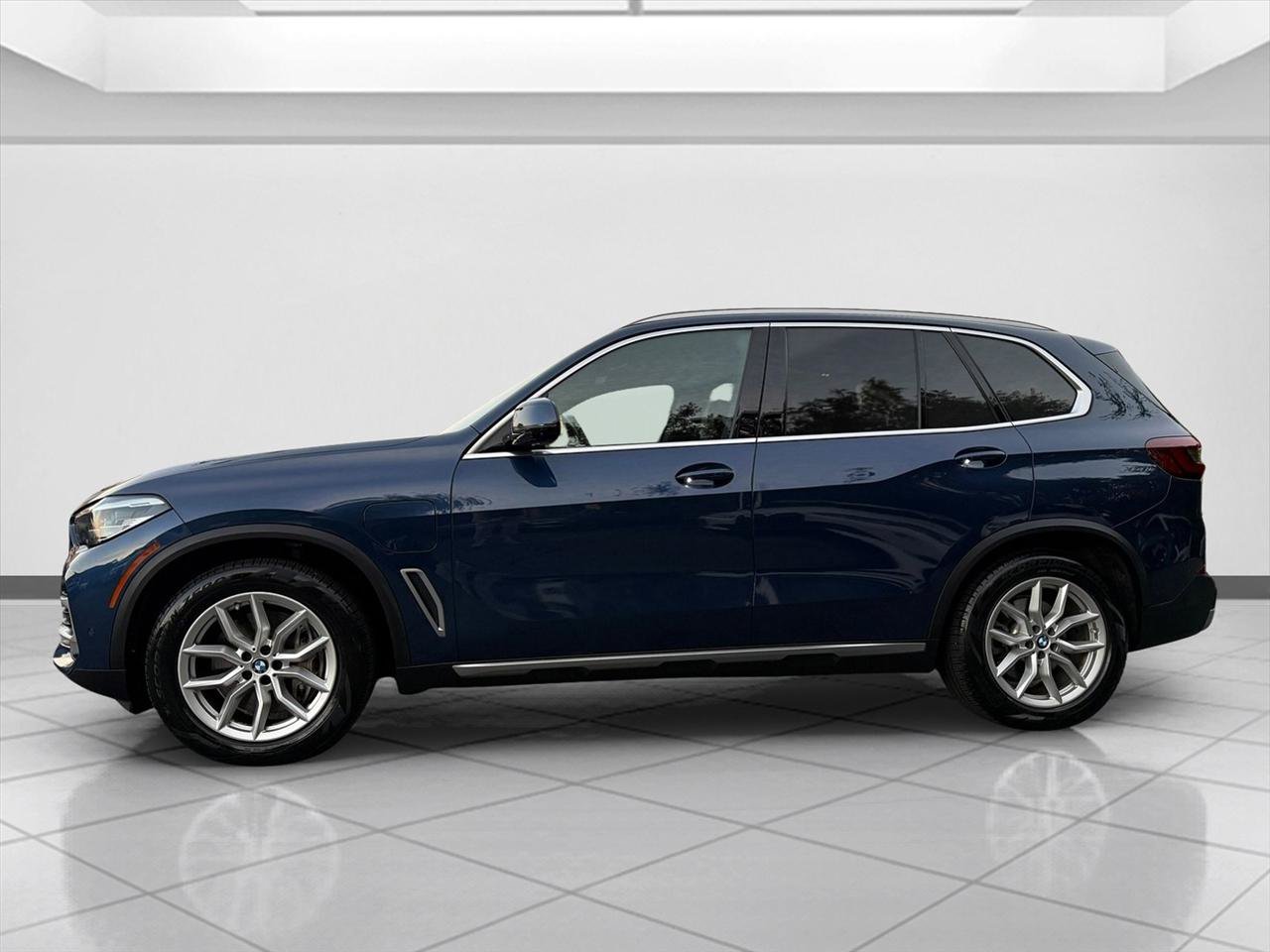 Used 2021 BMW X5 xDrive45e w/ Premium Package AWD/4WD image 2