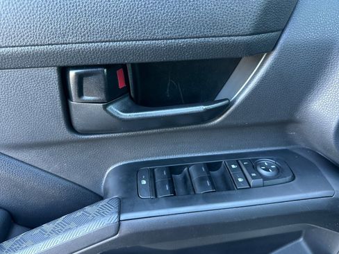 Certified 2025 Toyota Tacoma SR5 image 10