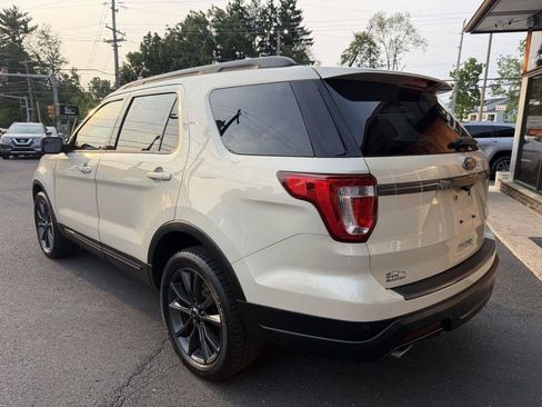 Used 2018 Ford Explorer XLT w/ Equipment Group 202A AWD/4WD image 3