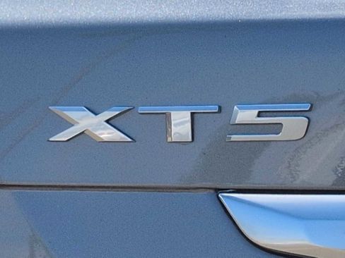 New 2025 Cadillac XT5 Luxury image 9
