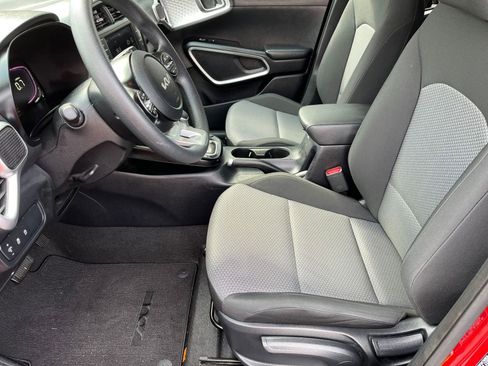 Used 2025 Kia Soul LX w/ LX Technology Package image 23