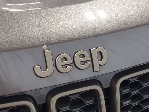 Used 2016 Jeep Grand Cherokee Laredo 75th Anniversary image 15