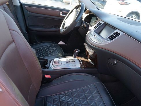 Used 2012 Hyundai Genesis 4.6 image 6