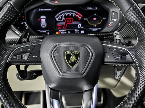 Used 2020 Lamborghini Urus AWD/4WD image 26