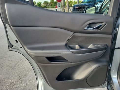 Used 2023 GMC Acadia SLT w/ Technology Package image 25