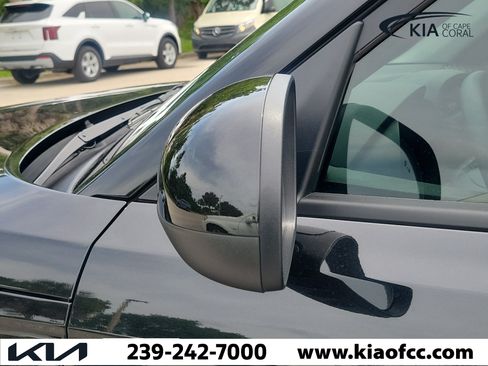 Certified 2023 Kia Soul LX w/ LX Technology Package FWD image 6