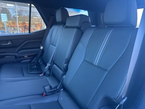 Used 2025 Toyota 4Runner Limited image 13