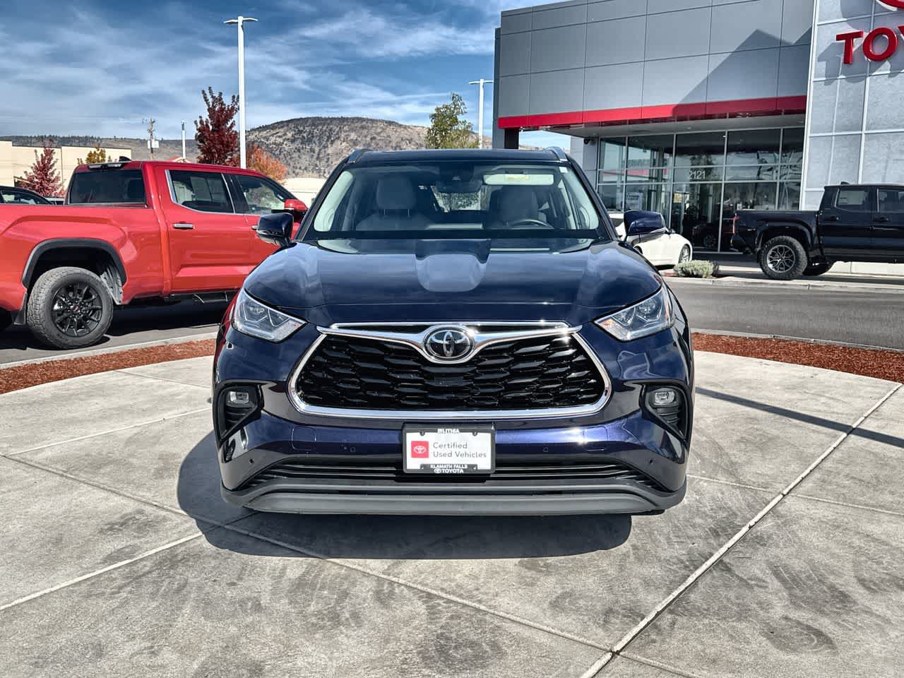 Used 2021 Toyota Highlander Limited AWD/4WD image 3