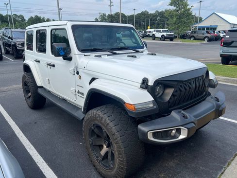 Used 2022 Jeep Wrangler Unlimited Sahara AWD/4WD image 2