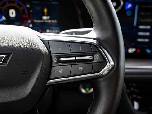 Used 2025 Chevrolet Suburban Z71 w/ Comfort Package image 32