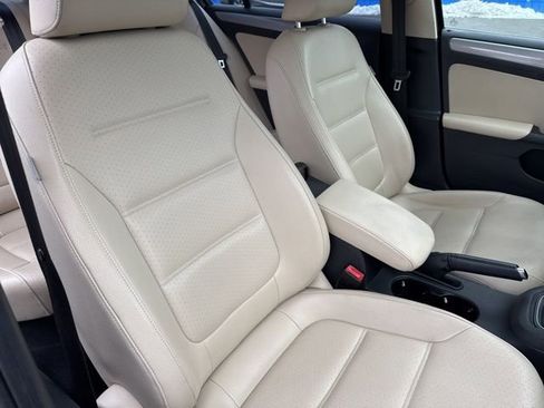 Used 2017 Volkswagen Jetta SE image 24