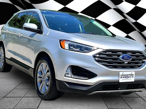 Certified 2019 Ford Edge Titanium w/ Equipment Group 301A FWD image 10