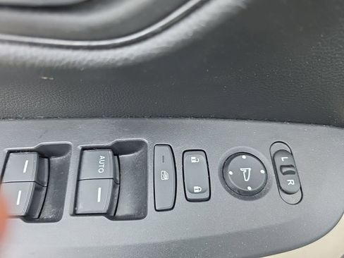 Certified 2024 Honda HR-V LX image 11