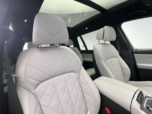 Certified 2024 BMW X7 xDrive40i w/ Premium Package image 7