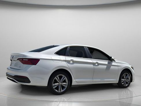Certified 2023 Volkswagen Jetta SE w/ Panoramic Sunroof Package FWD image 6