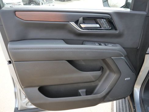 Used 2025 GMC Yukon Denali w/ Sun & Power Step Package image 32