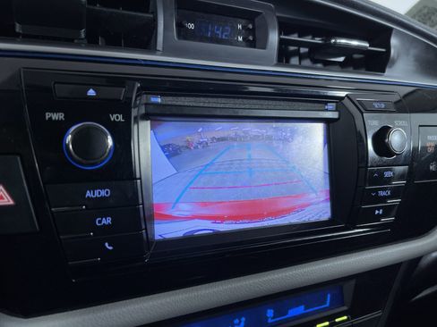 Used 2014 Toyota Corolla LE image 18