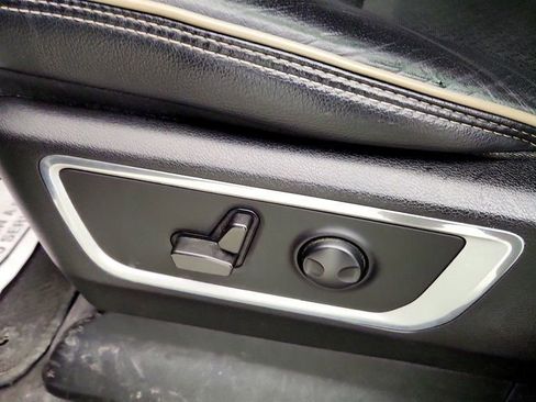 Used 2023 RAM 1500 Laramie AWD/4WD image 10
