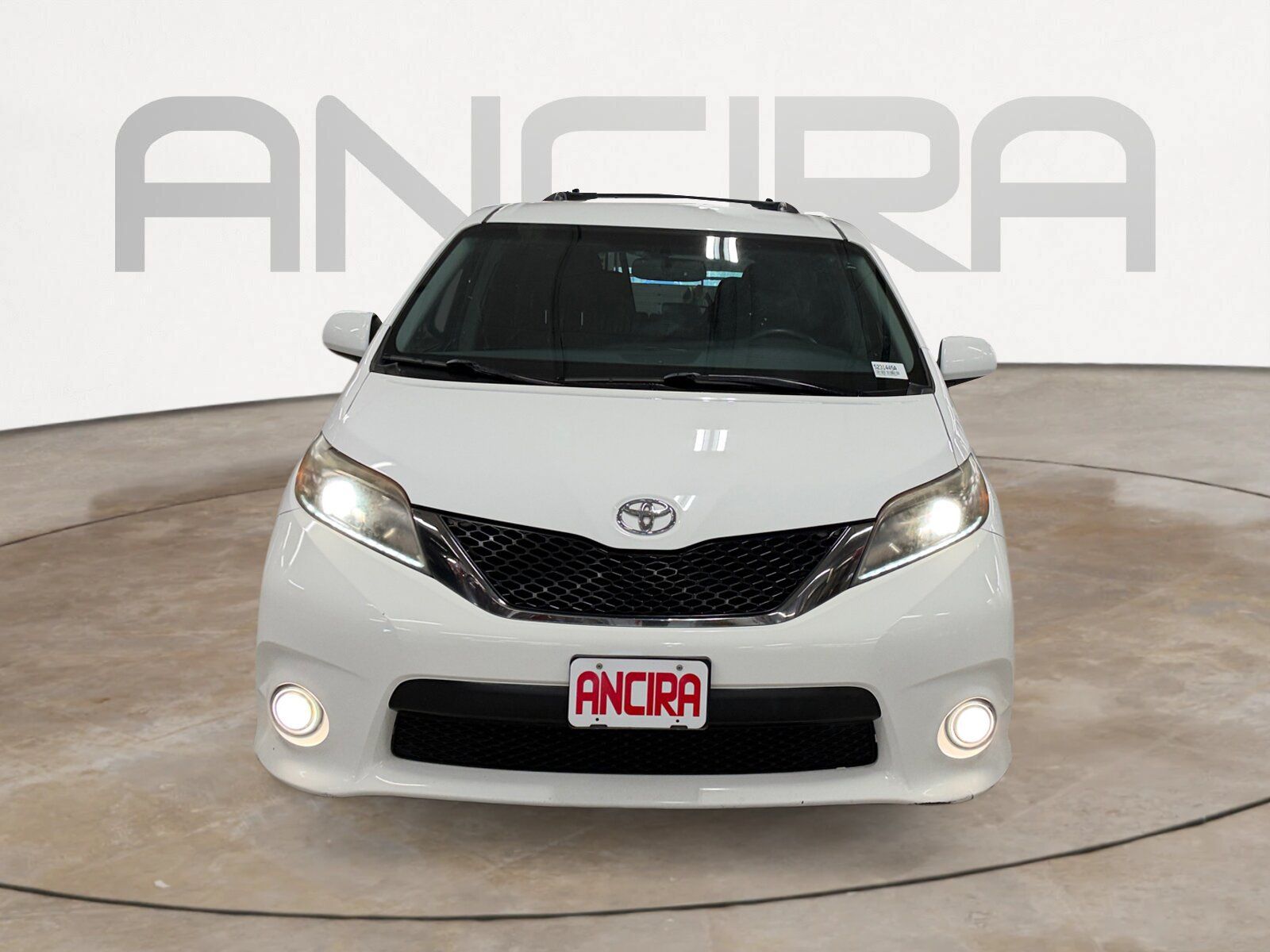 Used 2017 Toyota Sienna SE FWD image 5