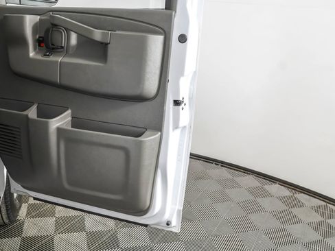 Used 2025 Chevrolet Express 3500 LT w/ LT Preferred Equipment Group image 43