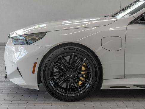 Used 2026 BMW M5 w/ Carbon Package AWD/4WD image 4