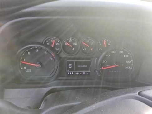 Used 2024 Chevrolet Silverado 2500 Custom w/ Custom Value Package image 4