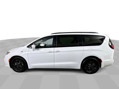 Used 2021 Chrysler Pacifica Touring-L w/ Uconnect Theater Family Group FWD image 5