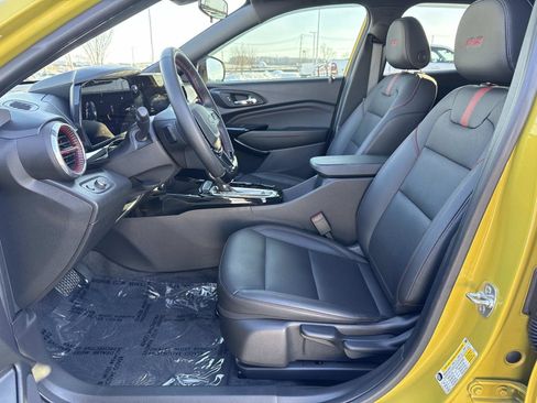 Used 2025 Chevrolet Trax RS w/ Sunroof Package image 23