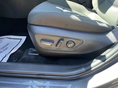 Used 2025 Toyota RAV4 XLE AWD/4WD image 21