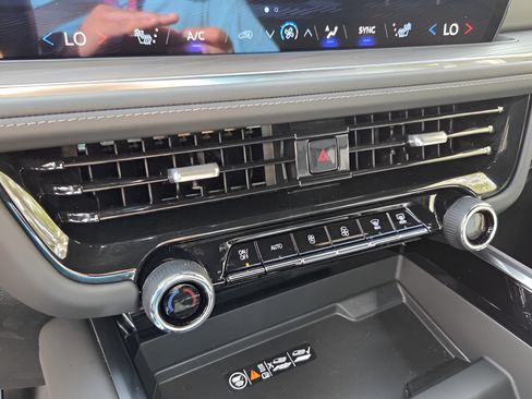Used 2026 Chevrolet Suburban Z71 AWD/4WD image 20