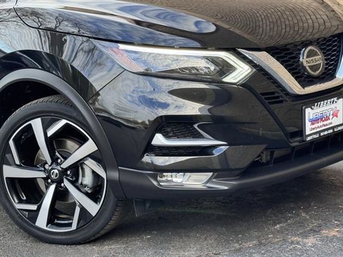 Used 2022 Nissan Rogue Sport SL w/ Premium Package image 3