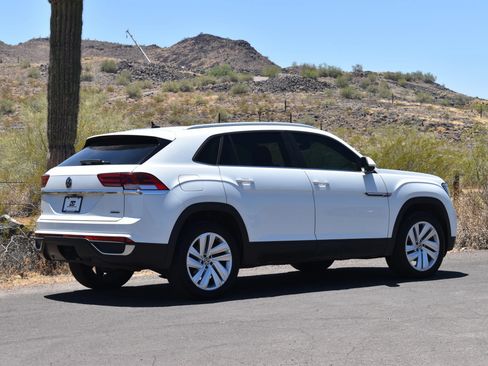 Used 2020 Volkswagen Atlas Cross Sport SE w/ Panoramic Sunroof Package AWD/4WD image 6