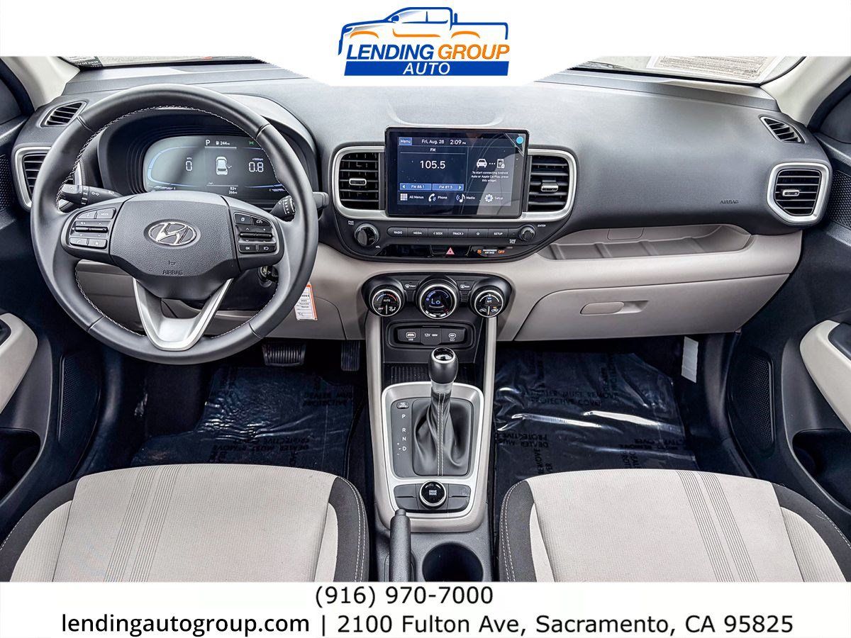 Used 2023 Hyundai Venue SEL FWD image 11