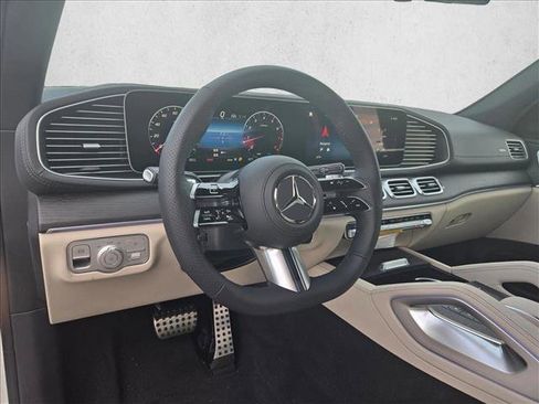 New 2026 Mercedes-Benz GLS 580 4MATIC image 3