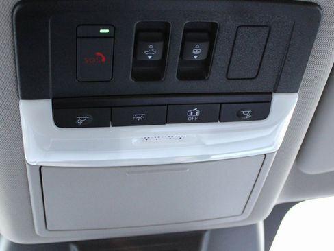 Certified 2025 Nissan Rogue SL w/ Tech Package image 46