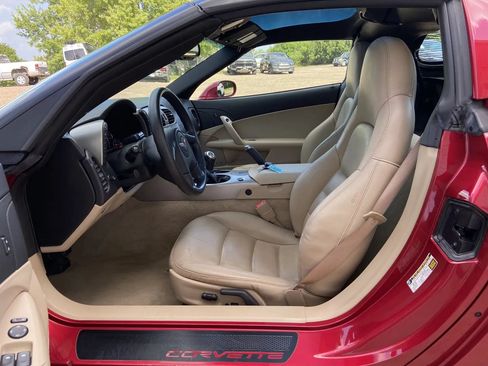 Used 2005 Chevrolet Corvette Coupe w/ Preferred Equipment Group RWD image 11