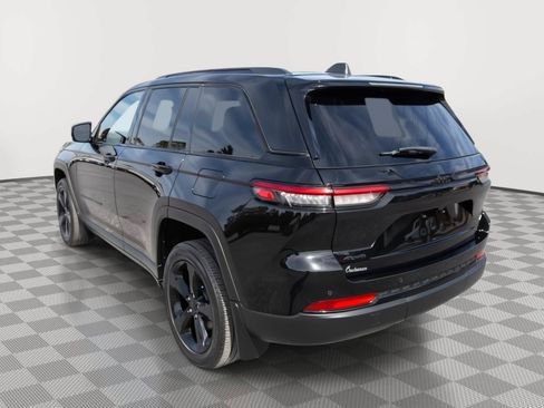 Used 2023 Jeep Grand Cherokee Altitude AWD/4WD image 7