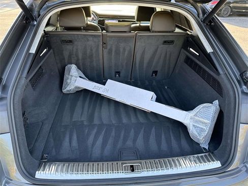 Used 2019 Audi Q8 Prestige w/ Luxury Package image 13