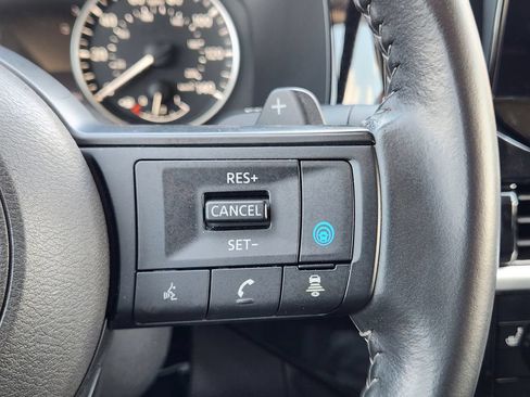 Used 2025 Nissan Pathfinder SV FWD image 28