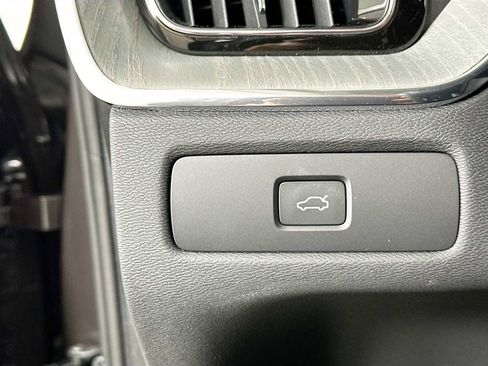 Used 2025 Volvo XC60 B5 Plus w/ Protection Package Premier image 8