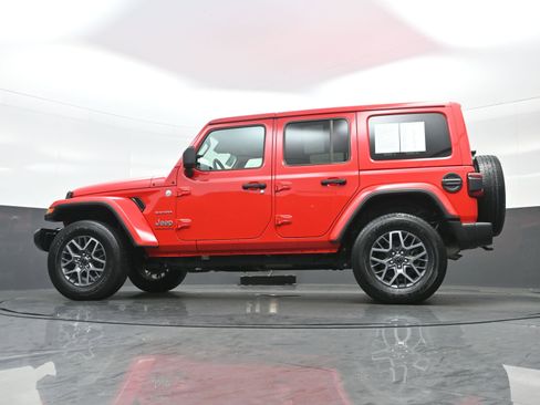 Used 2024 Jeep Wrangler Sahara image 26